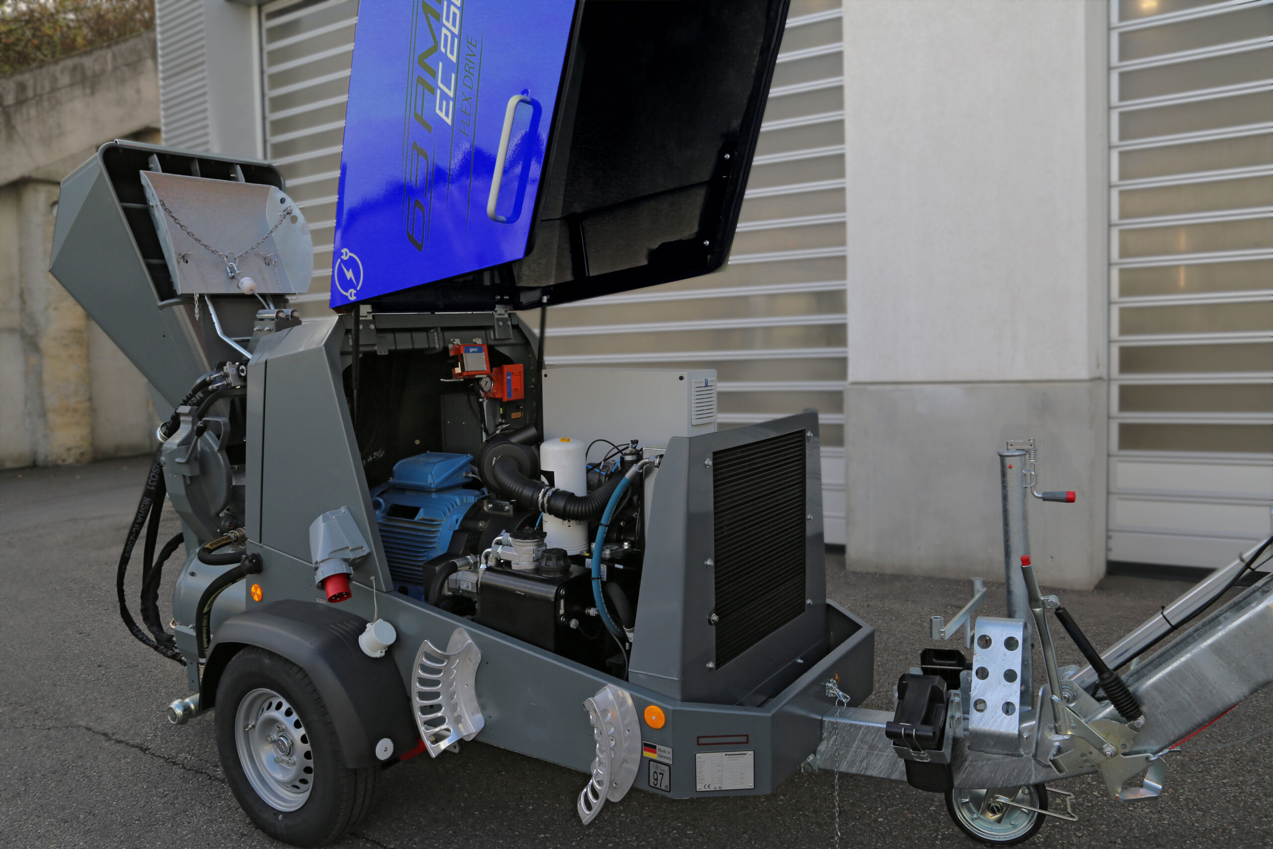 EC 260 innovative hood concept